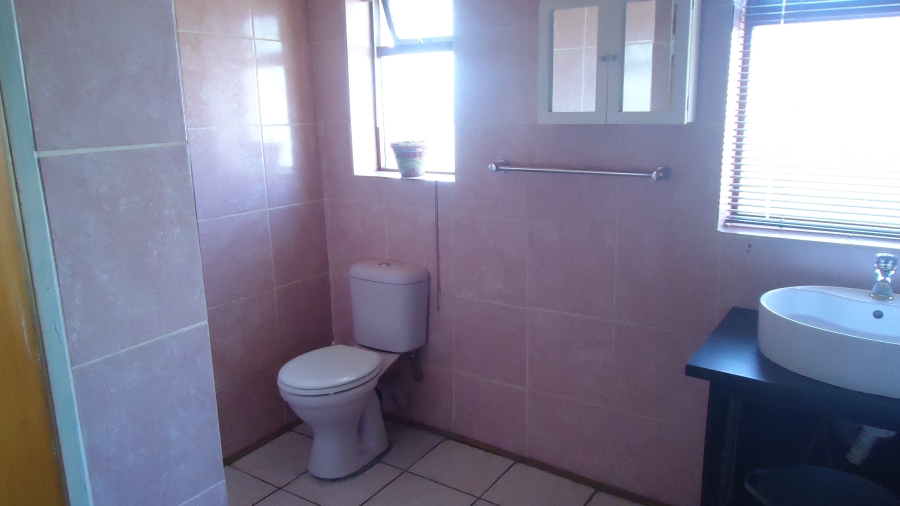 4 Bedroom Property for Sale in Pineview Western Cape
